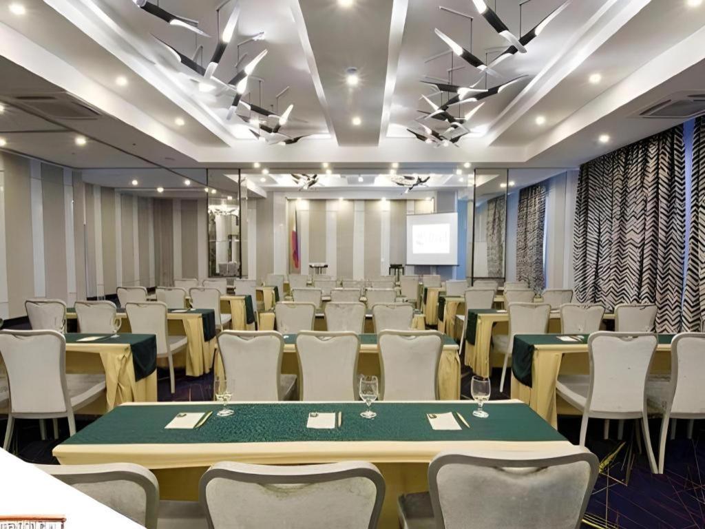 Hive Hotel Quezon City Dış mekan fotoğraf